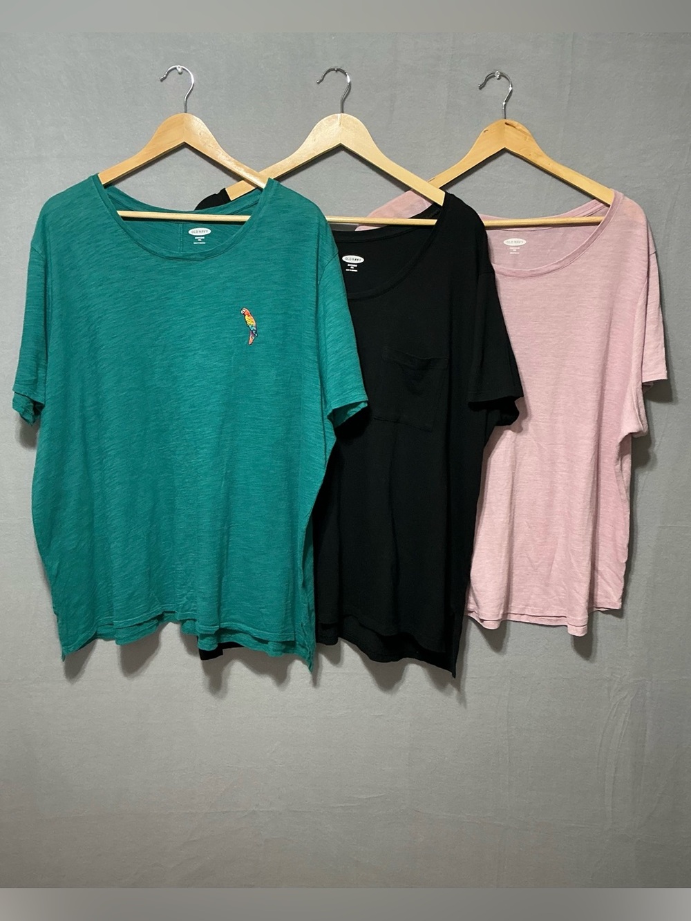 Old Navy Women’s Everyday & Boyfriend Neck Short Sleeve T-Shirt 3 Piece XXL - Picture 2 of 14
